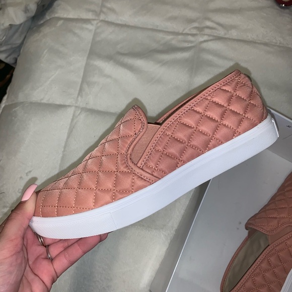 SteveMadden Ecntrcqt Salmon - Picture 2 of 3